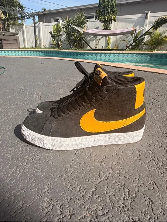 Unisex Nike SB Zoom Blazer Mid Black/Gold