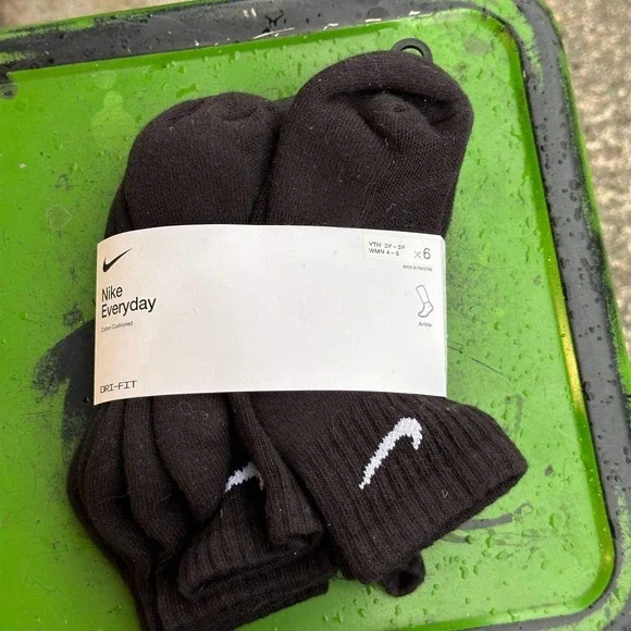 Pack of 6 Nike Everyday Cushioned Dri-Fit Yth 3Y-5Y, W 4-6 Black S Ankle Socks