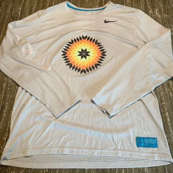 Nike N7 Dri-Fit Southwest Graphic Print Long Sleeve Light Gray Men’s Size L