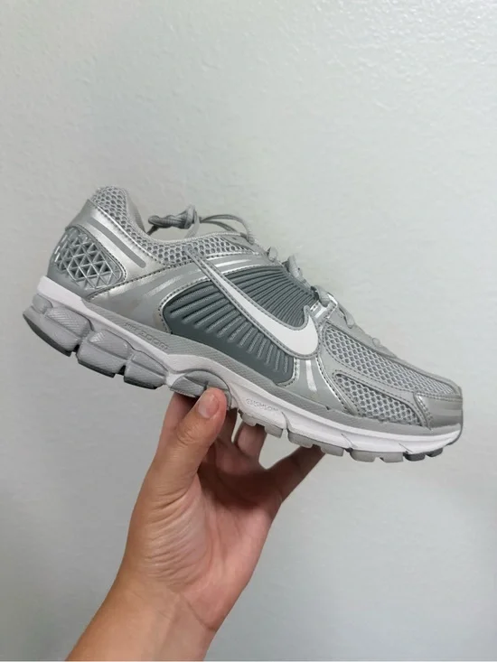 Nike Vomero 5 Silver/Gray Running Shoe