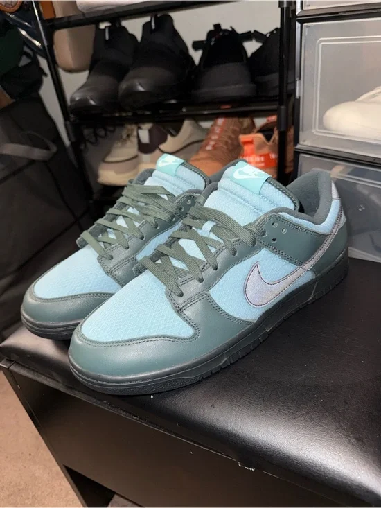 Nike Men’s Low-Top Sneakers in Teal and Light Blue