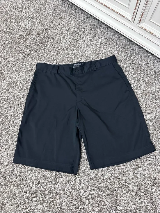 Nike men’s Black Flat Front Golf Shorts size 36