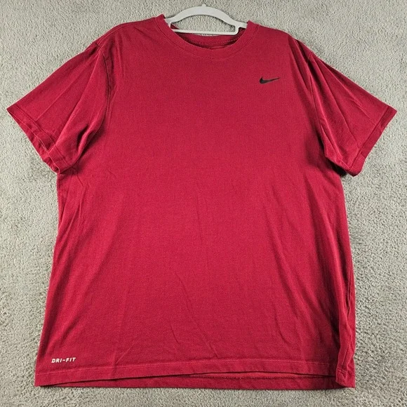 Nike Dri-FIT Mens XL Red Short Sleeve Athletic Training T-Shirt Swoosh Logo