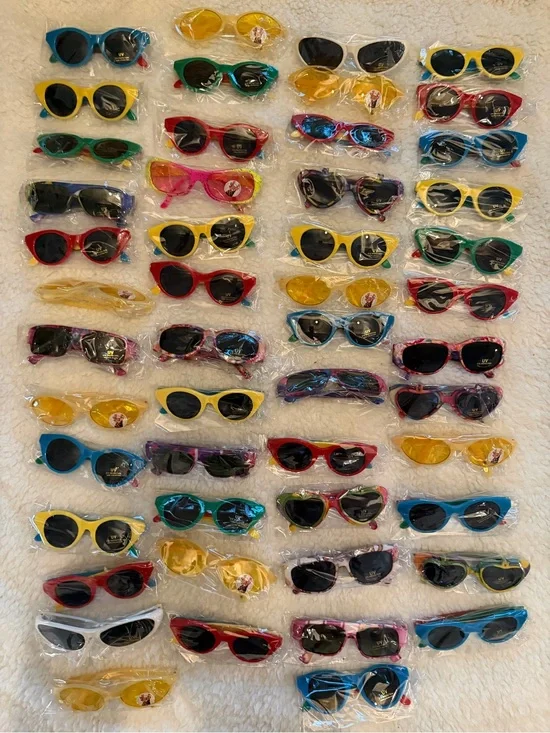 VINTAGE WHOLESALE LOT! 50 90’s Retro Childrens Sunglasses NEW 72602