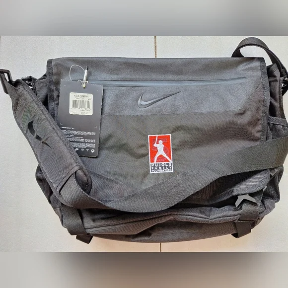 NIKE GOLF DEPARTURE Unisex MESSENGER BAG in Black 18x15 inches NEW
