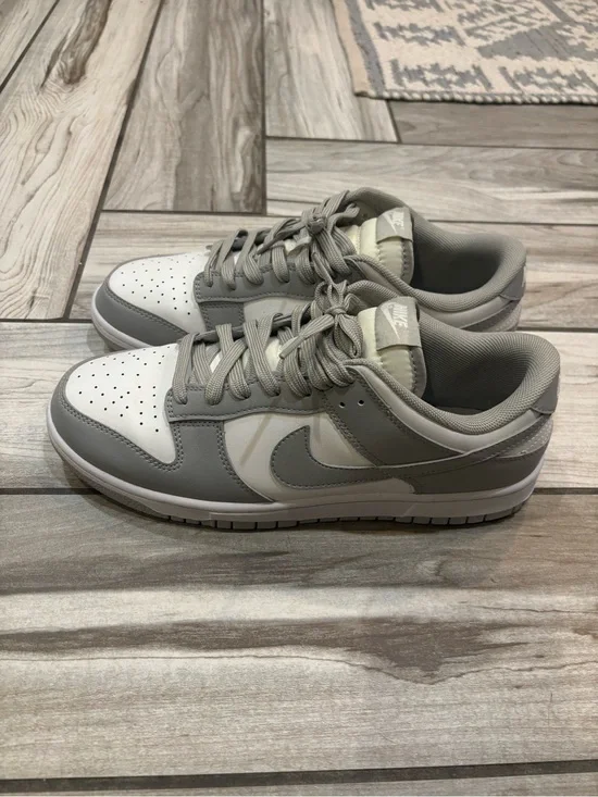 Nike Low-Top Sneakers in Grey and White