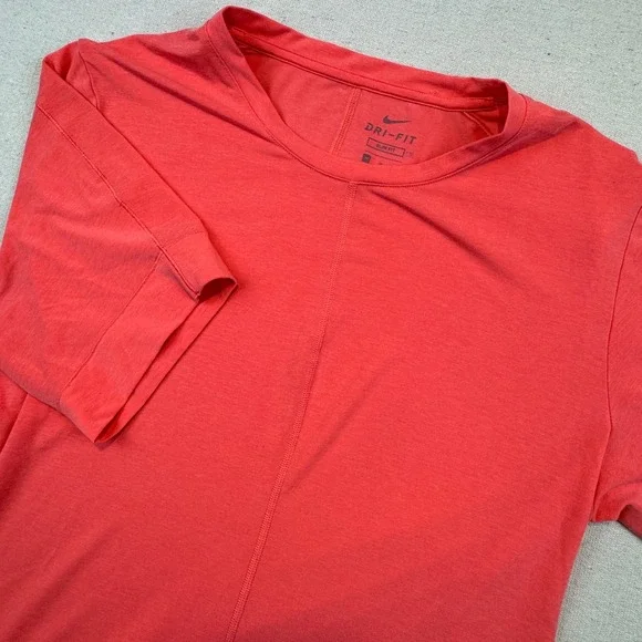 Nike Dri-FIT Slim Fit Training Shirt Mens Medium Coral Red Short Sleeve Yoga Tee
