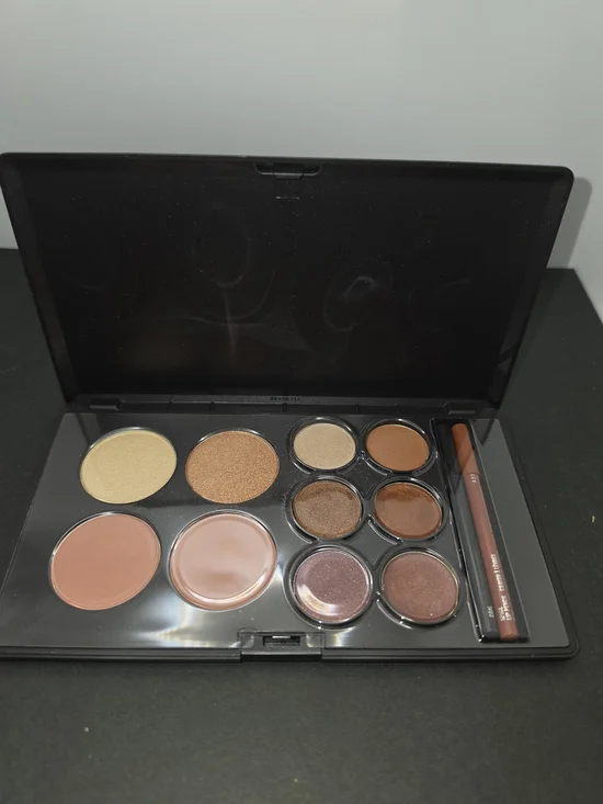 VINTAGE MAC HOLIDAY PALETTE- FACE/LIPS/EYES **SUPER RARE!!**