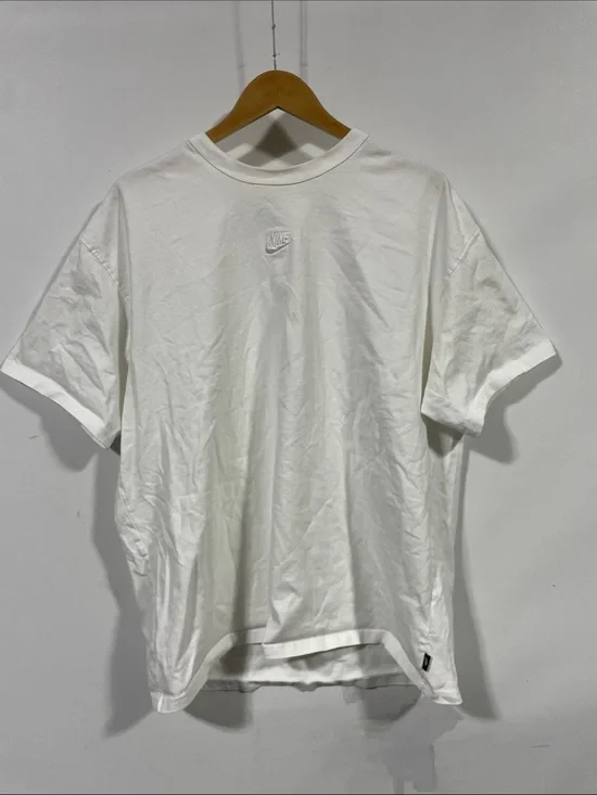 Nike White Men's Short Sleeve Crew T-Shirt with Subtle Logo