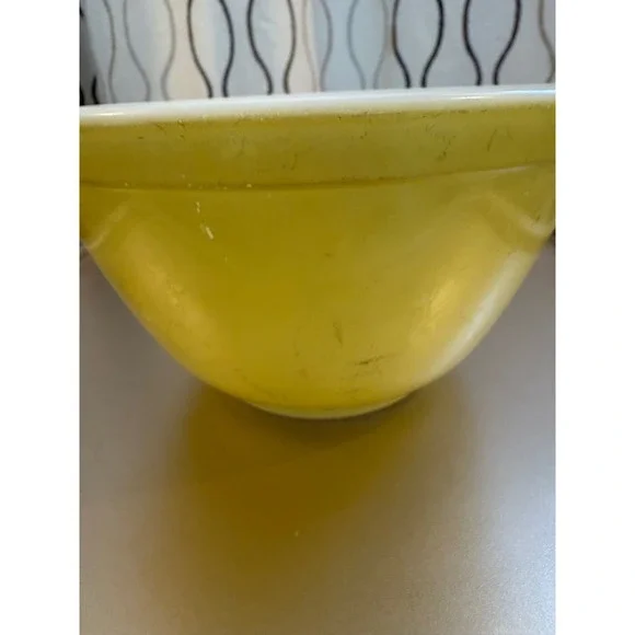 Vintage Pyrex 401 Yellow Chartreuse Mixing‎ Bowl 1.5 PT MCM