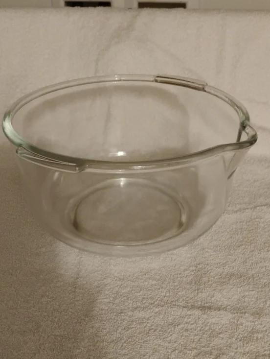 Mixing Bowl with Pour Spout - Clear Glass