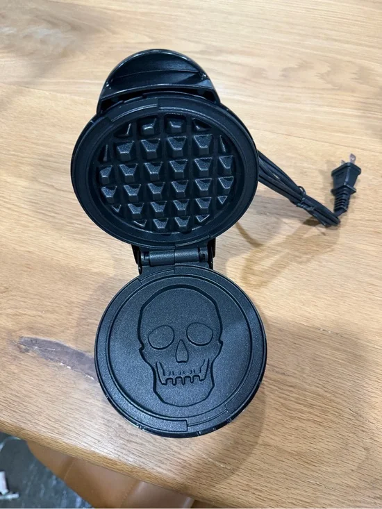 Black Skull-Pattern Mini Waffle Maker - Electric Kitchen Cooker