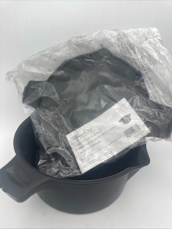Pampered Chef Large Micro-Cooker Black 2 QRT 8 Cup Steamer Strainer w/ Lid