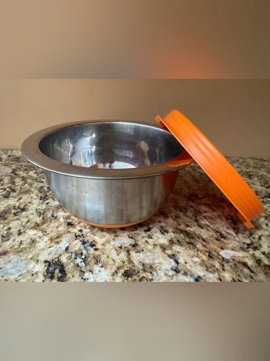 Wolfgang Puck: Orange-Accented Stainless Steel Mixing Bowl 1QT with silicone Lid