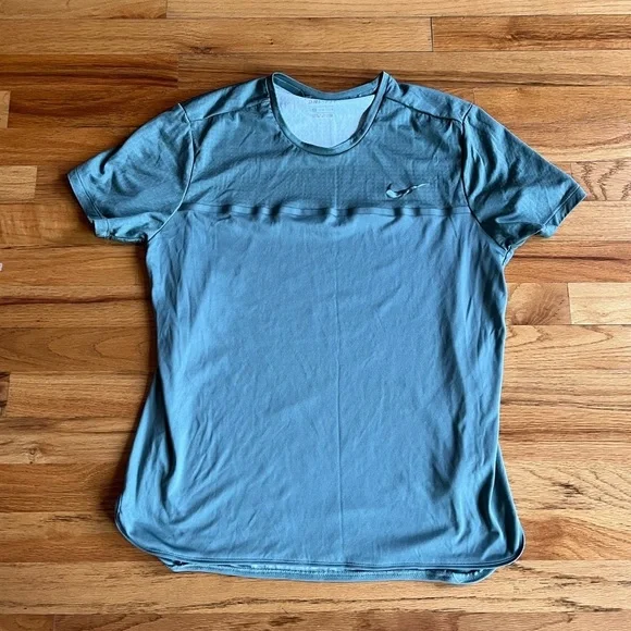 NIKE Dri Fit Green Short Sleeve Running Shirt M
