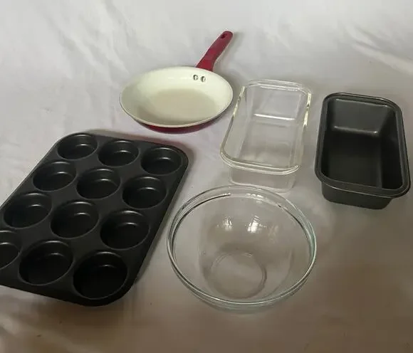 Kitchen Bakeware Lot Pyrex Glass Bowl Loaf Dish Muffin Pan Ceramic Fry Pan
