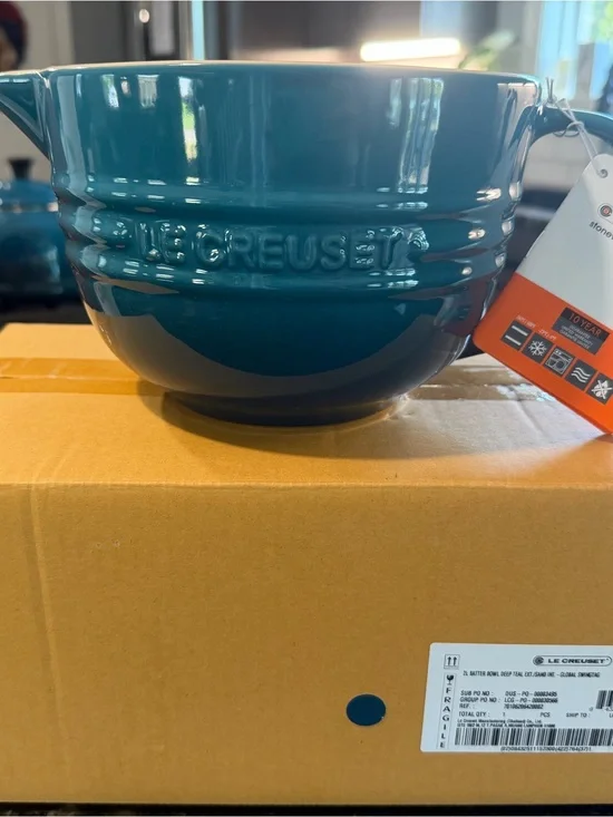 NEW IN BOX Le Creuset Batter Bowl - Mixing Bowl - 2L In RETIRED Deep Teal