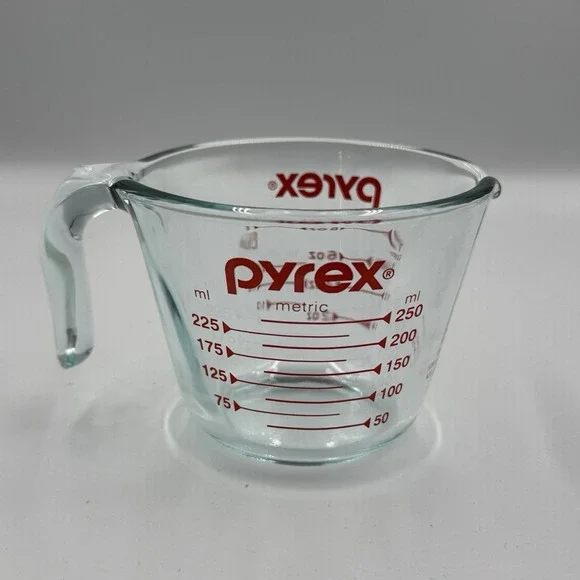 Vintage Pyrex - 1 cup - 8 oz‎ - 250 ml - Glass Measuring Cup w/ Red Lettering A+