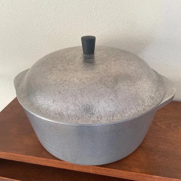 Vintage Club Aluminum Hammered‎ 4.5 qt Stock Pot w/ Lid (Hammercraft Style)