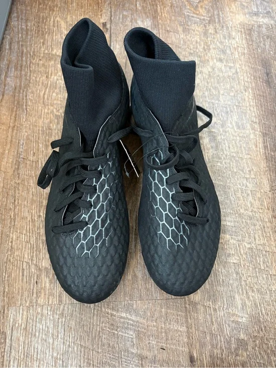Men's Black High-Top Soccer Cleats with Hex Pattern (no metal points)