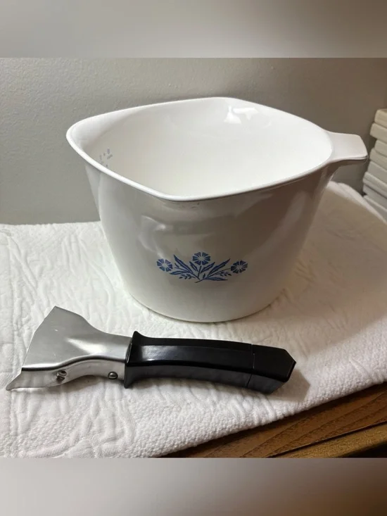 CORNING WARE Blue Cornflower 2 qt Measuring Cup Sauce Maker & Handle Vintage