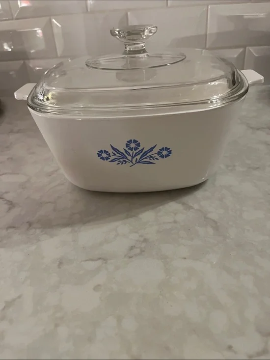 Corningware P-2 1/2-B  2 1/2 Qt.  Blue Cornflower Casserole, Pan, w/Pyrex Lid