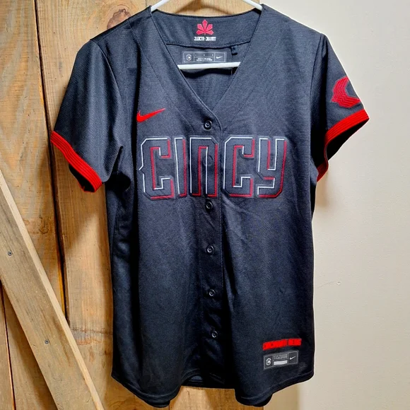 A Nike/Juncta Juvant Cincinnati Reds jersey in a Mens  size Medium CINCY  NWT.