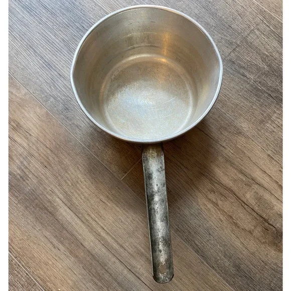 Mirro Vintage Aluminum 2 Quart Saucepan Pot Made in USA Silver Riveted Handle‎