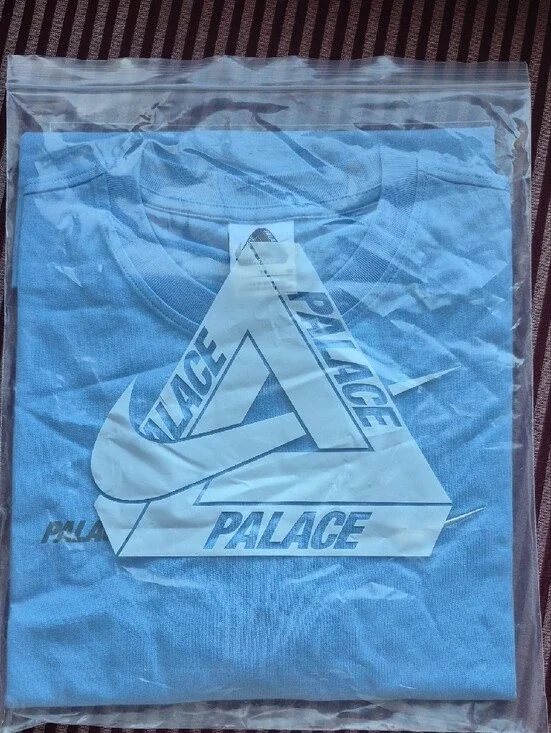 NIKE PALACE Men’s Light Blue Logo T-Shirt