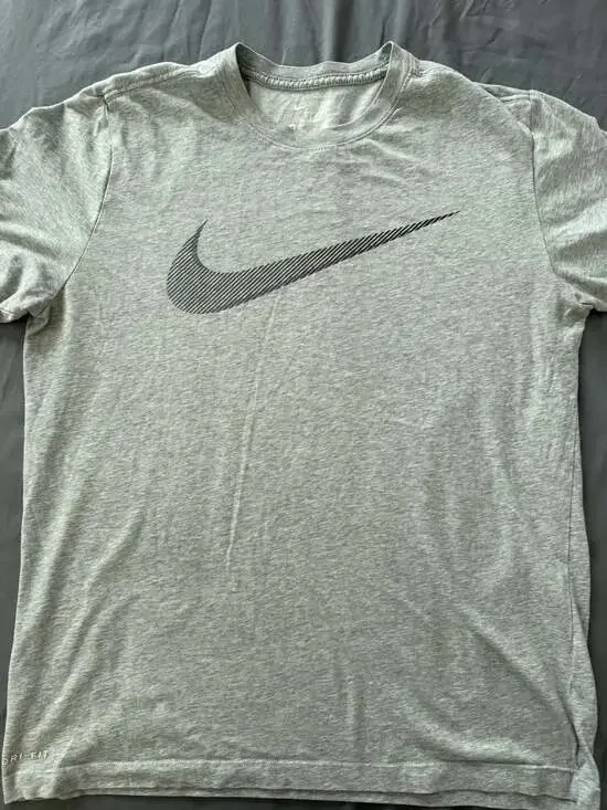 Nike Dri-FIT The Nike Tee Gray Large Swoosh Athletic T-Shirt Men’s Med