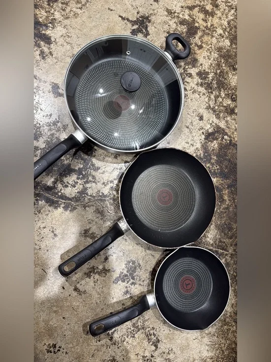 Black Nonstick Frypan and Sauté Pan Set with Tempered Glass Lid