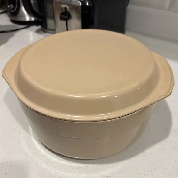 VTG Anchor Hocking 5 Qt Dutch Oven with Lid Microware PM480-T1 Microwave Cooker