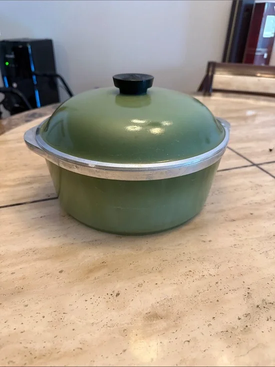 Vintage CLUB aluminum Dutch oven