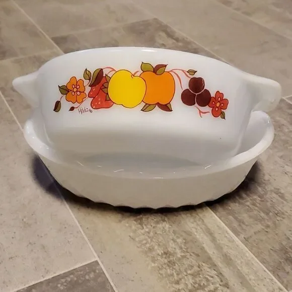 Set of 2 Vintage Milkglass Oven Wear Set