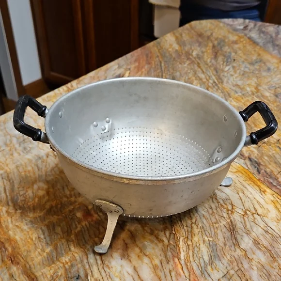ALFA Vintage Aluminum Colander with Black Handles 9