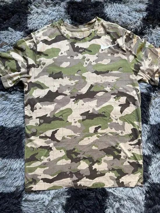Nike Dri-FIT Men's Camo Training T-Shirt Khaki Grid Pattern