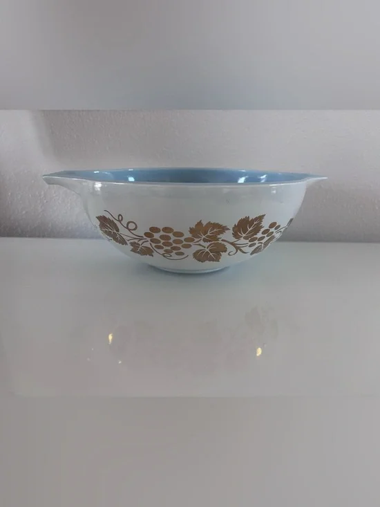 Vintage Pyrex Golden Grapes Promotional Cinderella Bowl - 4qt 444