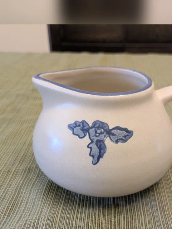 Pfaltzgraff Vintage Yorktowne Gravy Boat/Pitcher - 3 5/8