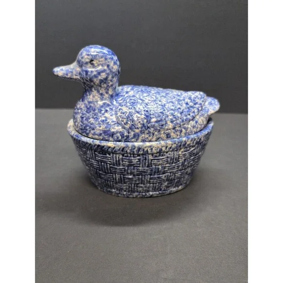 Spongeware Blue Ceramic Nesting Duck on Basket 2 quart Casserole Dish