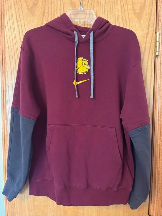 UMD Bulldogs Nike Men's Maroon Hoodie with Gray Sleeves