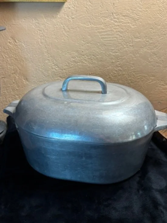 Magnalite Vintage Oval 8QT Roaster- 1940-50's