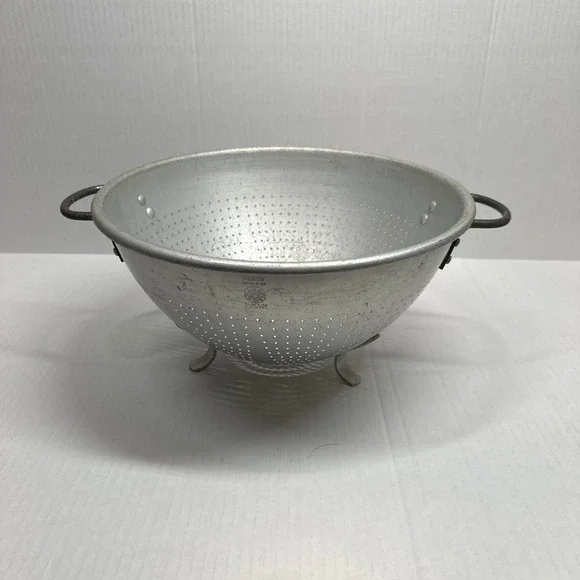 Vintage Wear-Ever Aluminum Colander Self-Standing #3125 Made in USA‎ Handles