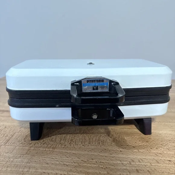 Vintage Vitantonio Belgian Waffler Model 550 Waffle Maker Iron White  900W