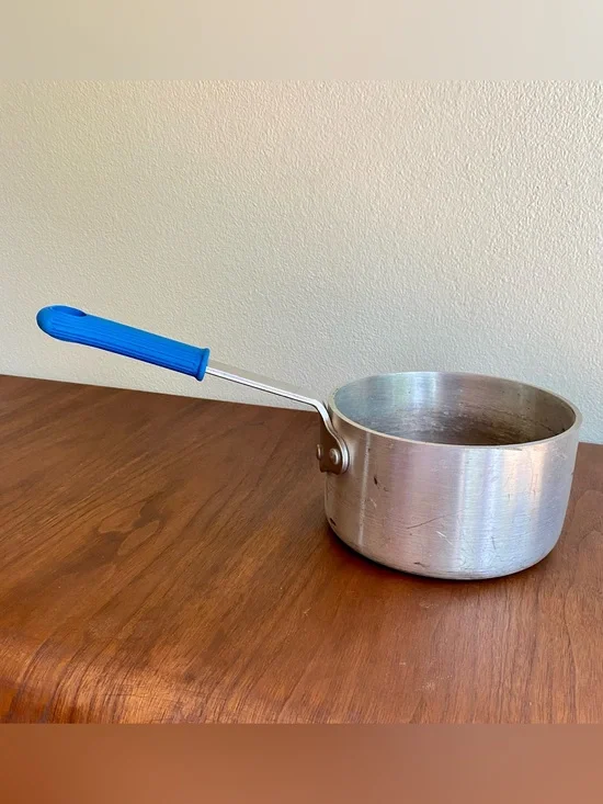 Vintage Wear-Ever 2 1/2 qt. Saucepan 4107