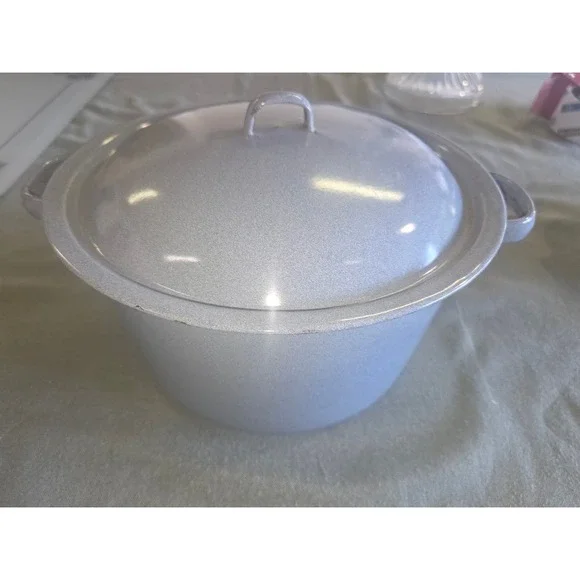 Vintage Enamelware Stock Pot with Lid Gray Speckled Dutch Oven 8 Inch