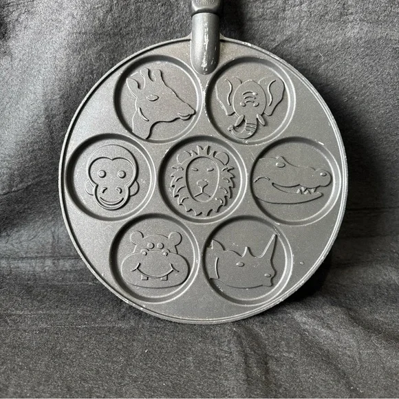 Nordic Ware USA Zoo Animal Faces Pancake Griddle Pan Heavy Cast Aluminum