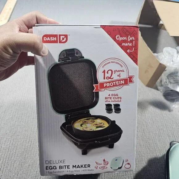 Dash Deluxe Egg Bite Maker Egg Cooker 420W 4-Bite Green Easy Clean Portable