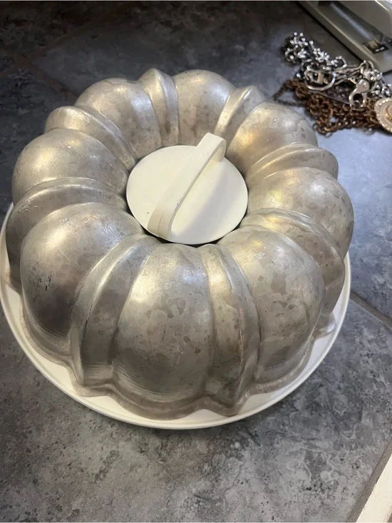 Vintage Aluminum Bundt Cake Pan with White Center Cover