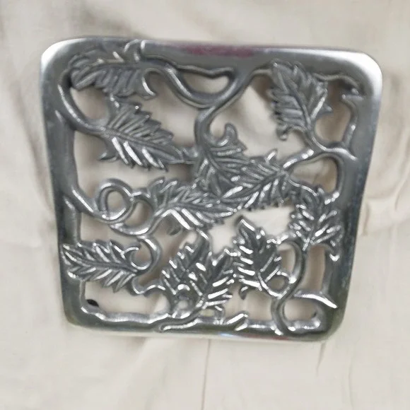 Leaf Trivet‎ Silver Cast Aluminum Vine Openwork Trailing leaves square