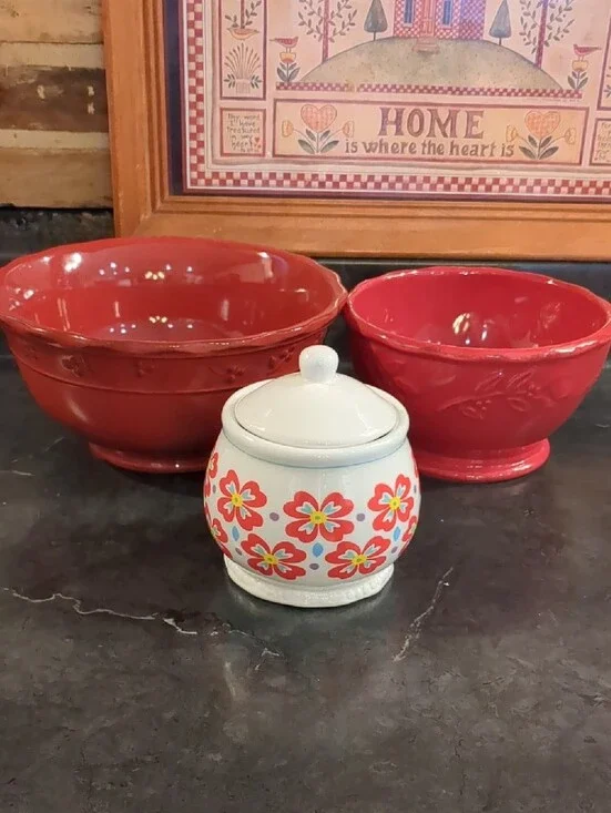 Country Kitchen Red Bowls & Floral Lidded Sugar Bowl 3-Piece Lot